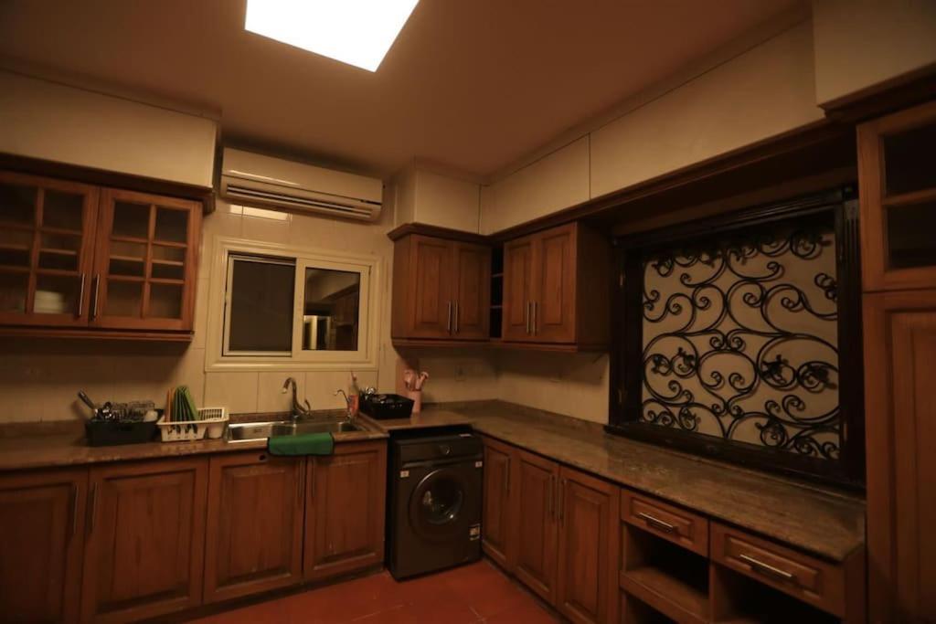 Munir's 2 Apartment *