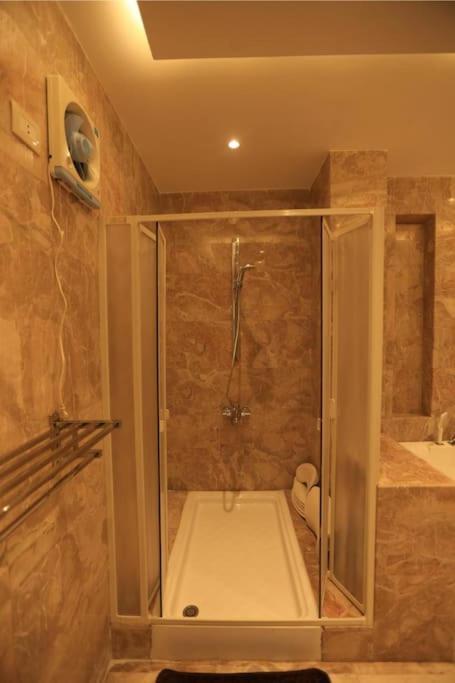 Munir's 2 Apartament Kair