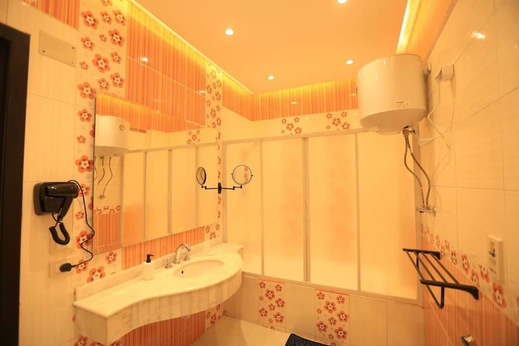 Munir's 2 Apartment *