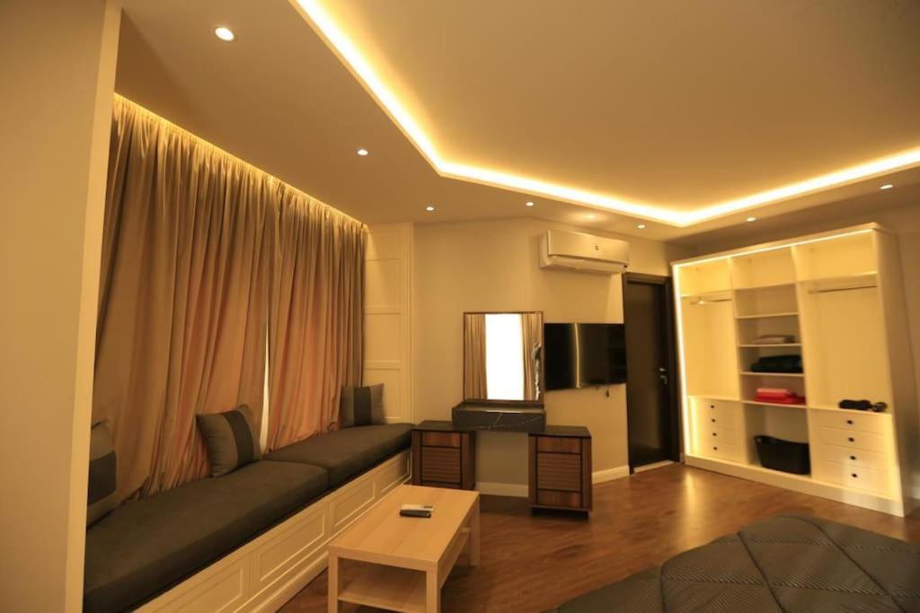 Munir's 2 Apartment Cairo